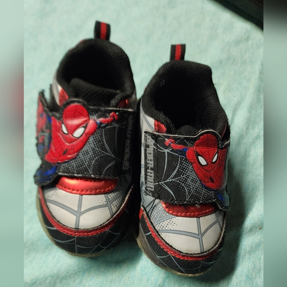 Spiderman size 6 shoes - Picture 1 of 7